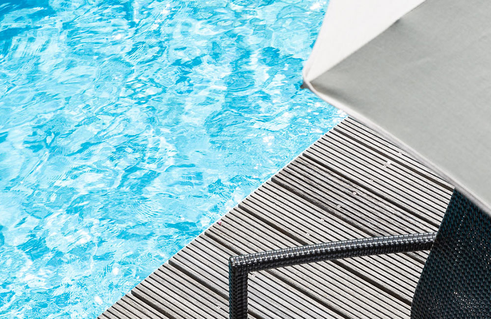 schwimmen wasser pool suedtirol dolomiten rodeneck 1